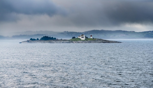 Faro de Feistein cerca de Stavanger en Noruega