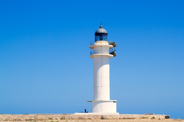 Faro de Formentera Barbria en cielo azul