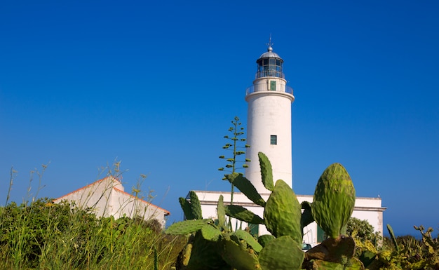 Faro de Formentera La Mola cerca de Ibiza.