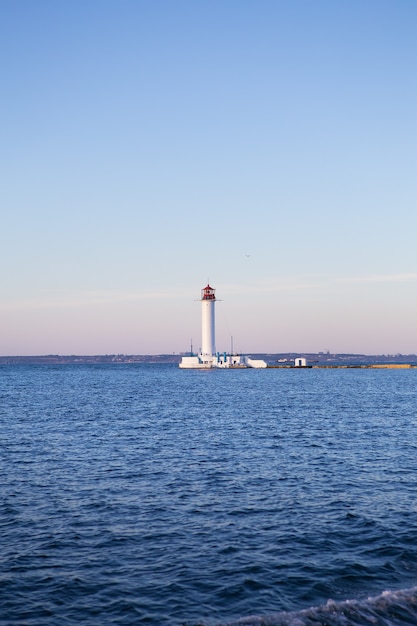 Faro en funcionamiento. Odessa. Ucrania. Mar Negro