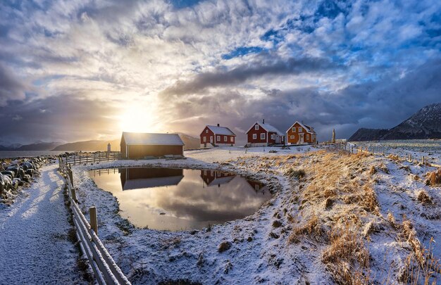 Faro de Hgsteinen en el sur de Noruega