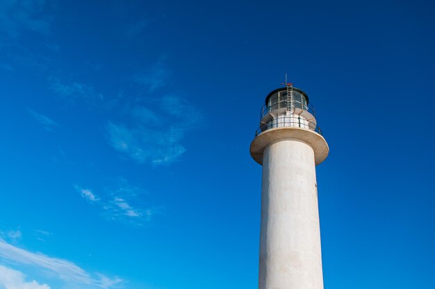 Faro de lefkada grecia isla cielo azul