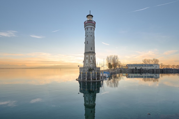 Faro de Lindau en el lago de Constanza Alemania