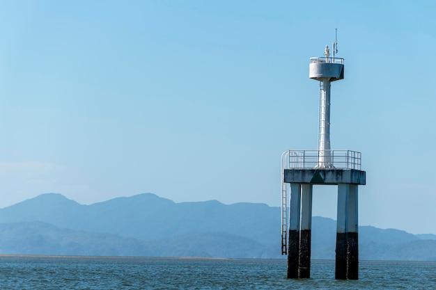 Faro en el mar