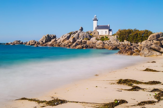 Faro de Pontusval desde la costa de Kerlouan