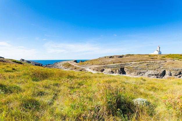 El faro Poulains de la famosa isla Belle Ile en Mer en Francia