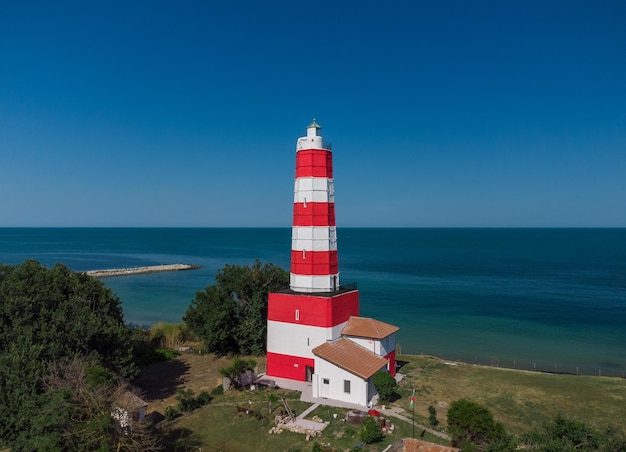 Faro de Shabla en día de verano vista aérea Bulgaria