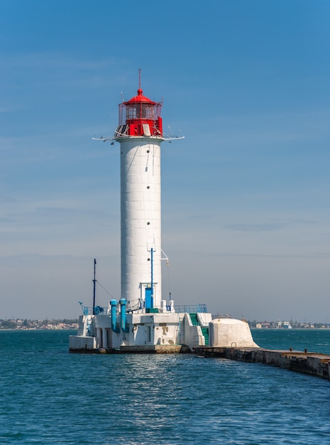 Faro de Vorontsov en el puerto de Odessa, Ucrania