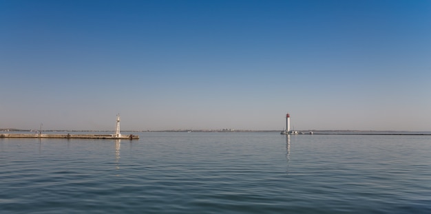 Faro de Vorontsov en el puerto de Odessa Ucrania