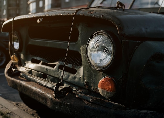 Foto faróis de um carro velho