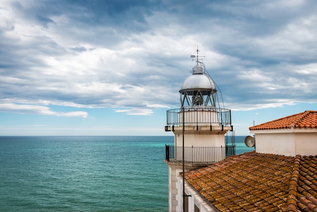 Farol da cidade fortificada de peniscola