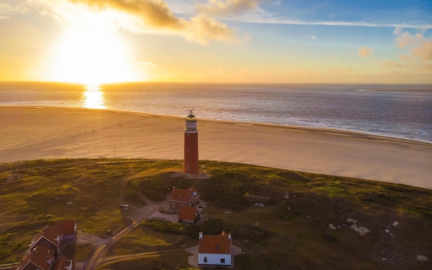 farol de exel durante o pôr-do-sol Holanda Ilha holandesa Texel