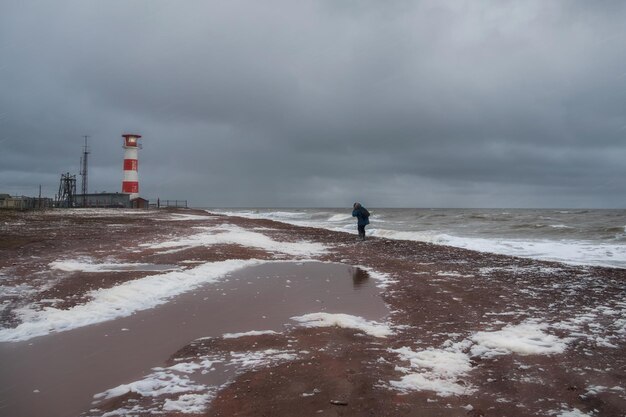 Farol na costa Caminho difícil para o farol