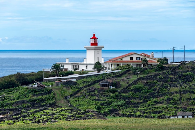 Farol na costa da ilha terceira, açores