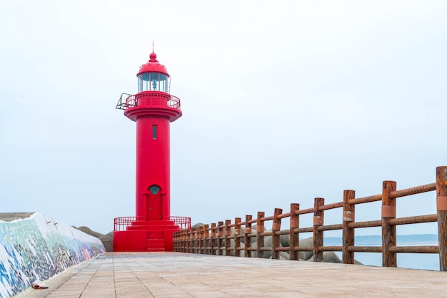 farol vermelho na ilha de Jeju