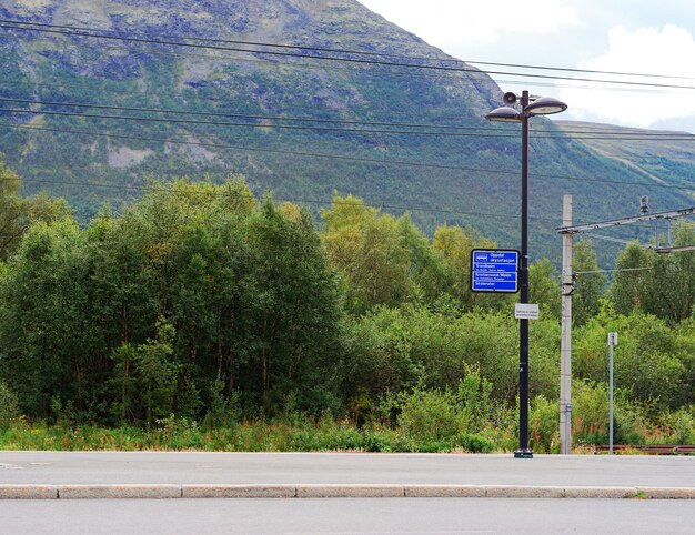 Farola de opdal y fondo de comunicaciones de tren hd