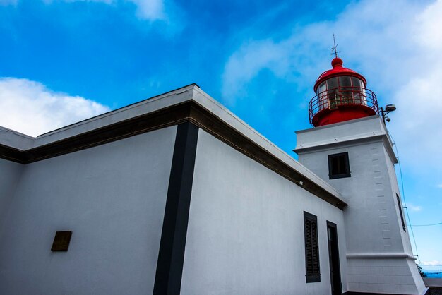 Foto faros contra el cielo