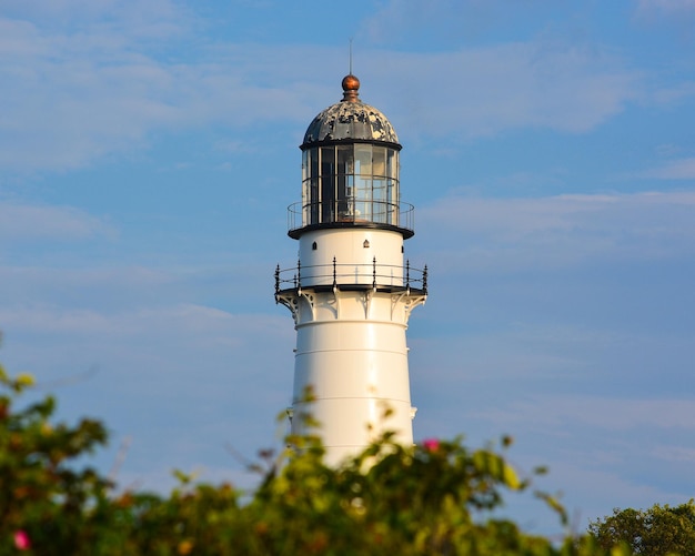 Faros contra el cielo