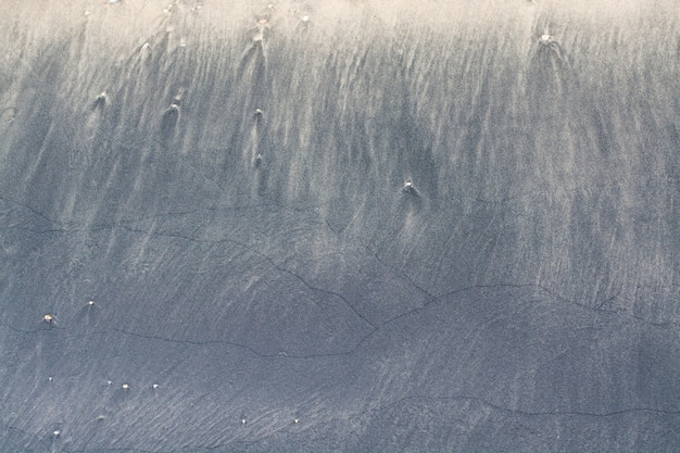 Fascinante padrões de areia preta e branca.