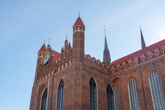 Fassade der alten Kirche Bazylika Mariacka in der Altstadt von Danzig Polen