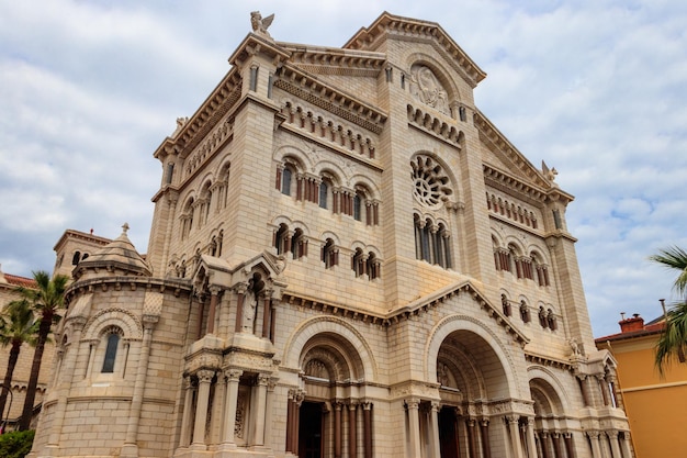 Fassade der St. Nicholas-Kathedrale in MonacoVille Monaco