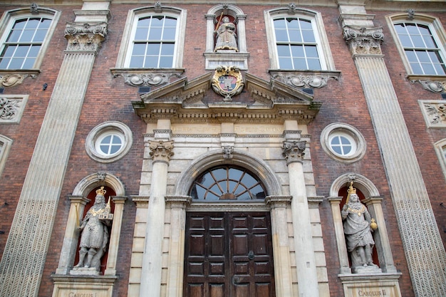 Fassade der Worcester Guildhall in England, Vereinigtes Königreich