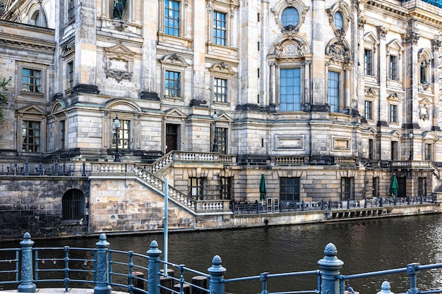 Fassade einer historischen Architektur des alten Gebäudes