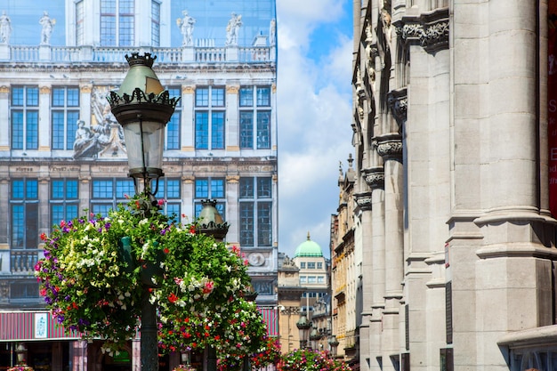 Fassade eines alten Rathauses am Grand Place in Brüssel, Belgien