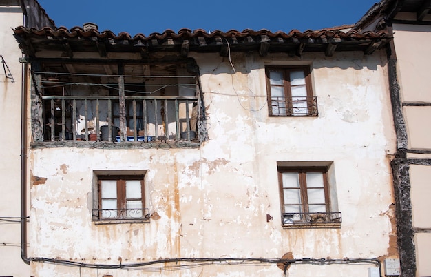 Fassade eines mittelalterlichen, alten Hauses.