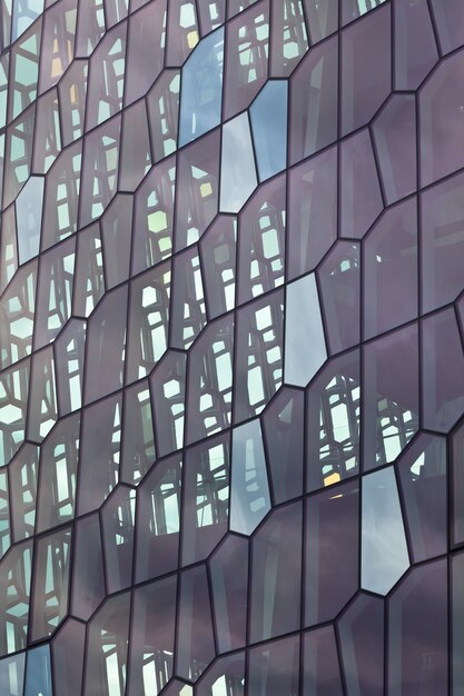 Fassadendetail der Harpa-Konzerthalle in Reykjavik