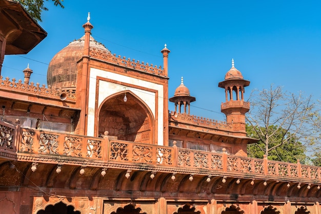 Fatehpuri Masjid, una mezquita cerca del Taj Mahal en Agra - Uttar Pradesh, India