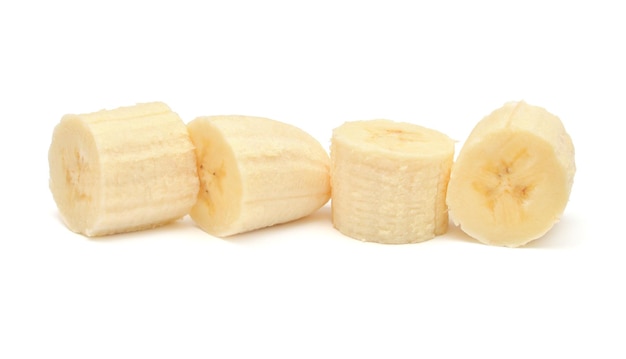 Fatia de banana isolada no fundo branco vista superior plana lay