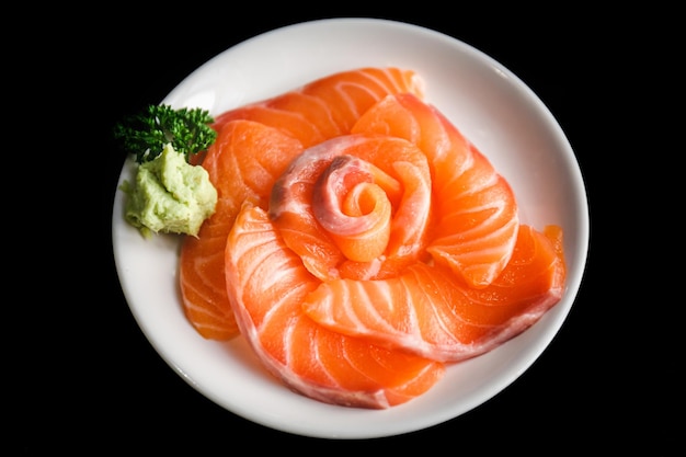 Fatia de salmão cru Sashimi Comida japonesa