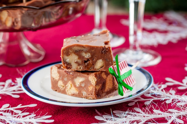 Fatias de chocolate com calda de Natal