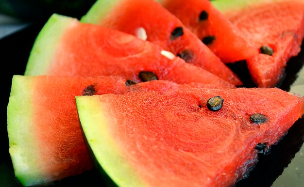 Fatias de frutas maduras melancia vermelha doce fresca