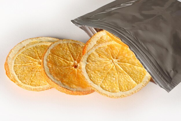 Fatias de laranja congeladas e secas
