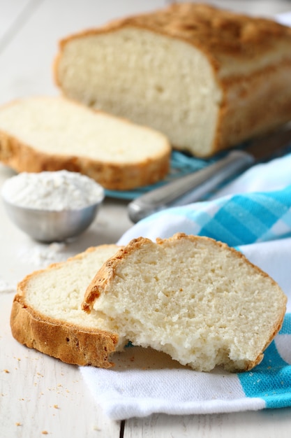 Fatias de pão sem glúten caseiro