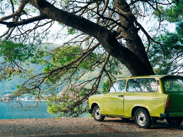 Foto fauler jugoslawischer retro-wagen