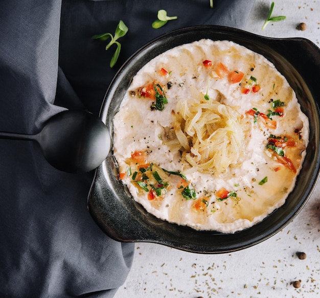 Fava tradicional com azeite com tomate