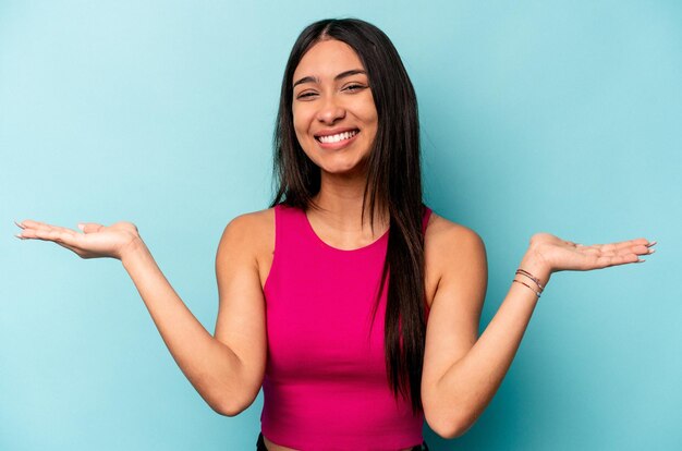 Faz escala com os braços se sente feliz e confiante