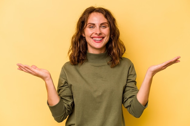 Faz escala com os braços se sente feliz e confiante