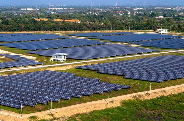 Foto fazenda solar, painéis solares do ar