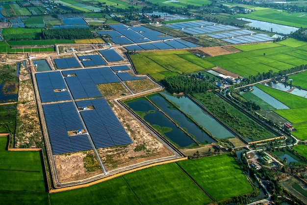 Foto fazenda solar, painéis solares