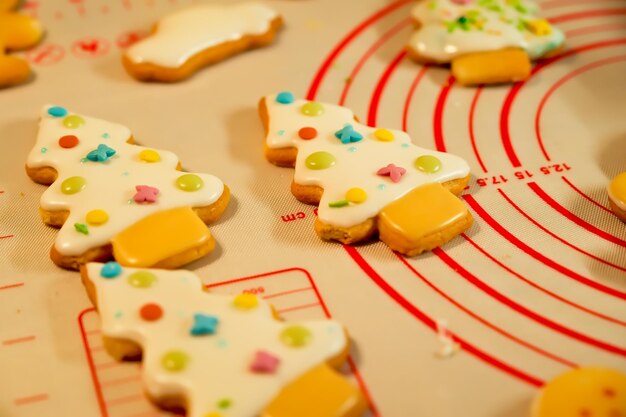 Fazendo biscoitos de férias biscoitos artesanais pão de gengibre