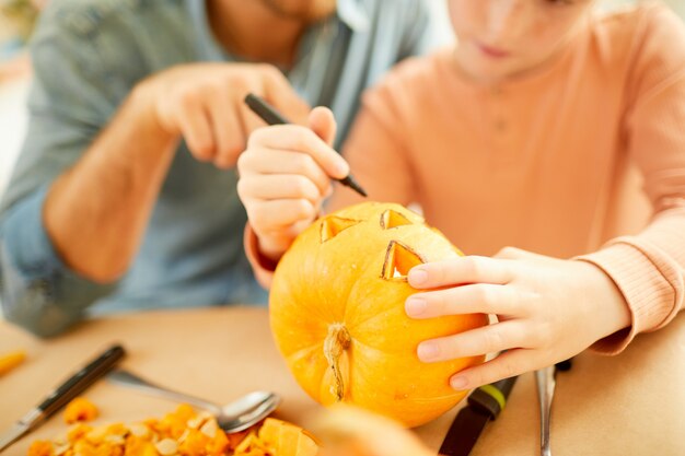 Fazendo Jack O 'Lantern para o Halloween