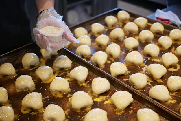 Fazendo um bolo de muffin dentro de casa