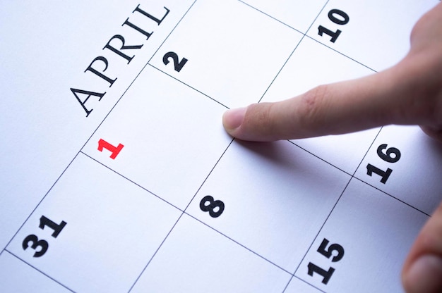 La fecha del 1 de abril está rodeada por un círculo en el calendario Día de los Inocentes