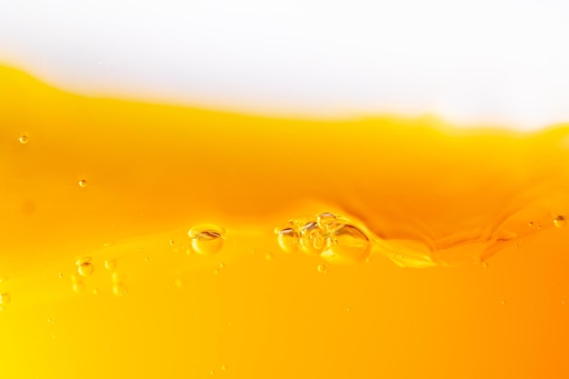 Fecha a textura de suco de laranja brilhante para a saúde e as ondas da natureza Curvas de ondas bonitas e pequenas bolhas suaves para design e fundo garfico.