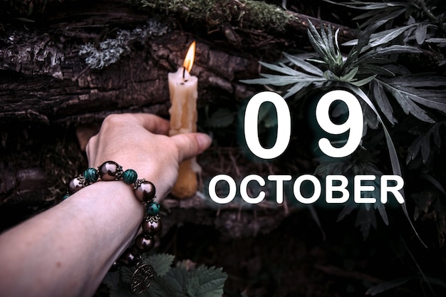 La fecha del calendario en el fondo de un ritual espiritual esotérico el 9 de octubre es el noveno día del mes