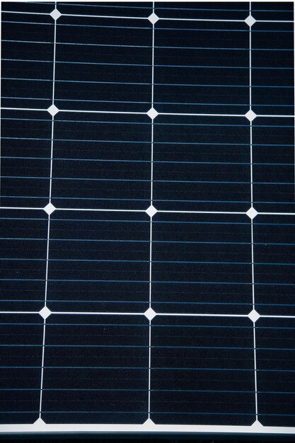 Fechamento de um novo painel solar de energia renovável solução ecológica geração de eletricidade